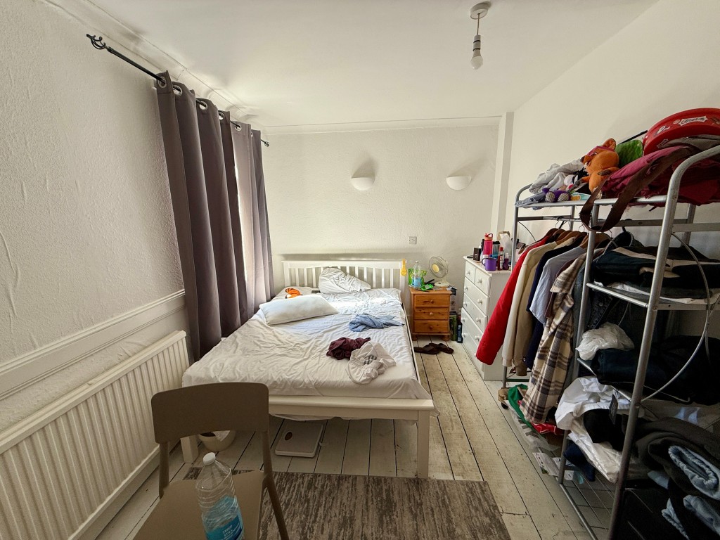 Lot: 43 - HOUSE OF MULTIPLE OCCUPANCY FOR INVESTMENT - Bedroom five